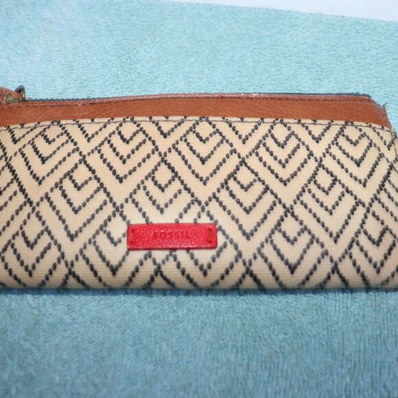 Fossil Brand Ladies Black Brown Cream Red Leather Wallet Clutch - Picture 1 of 8